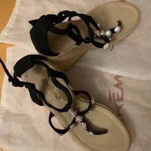 Skemo rhinestone shoes size 8